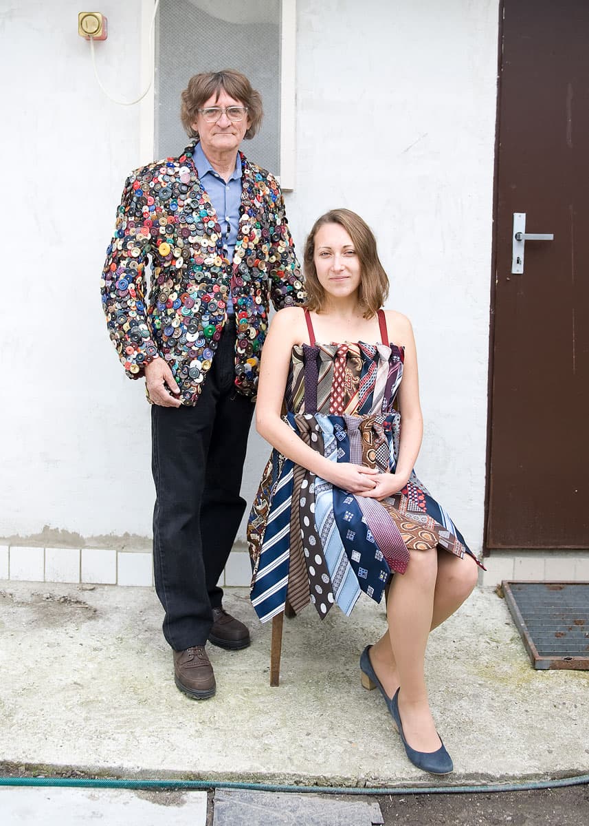 Krajčír, idea 1989, realizácia 2009; Dámske šaty, pánsky vzor, idea 1987, realizácia 2014